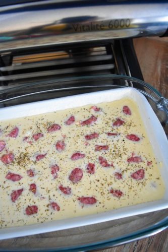 Un clafoutis aux saucisses à la cuisson vapeur douce